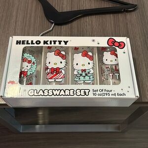 🎄 HELLO KITTY GLASSWARE SET of 4/ retail $60